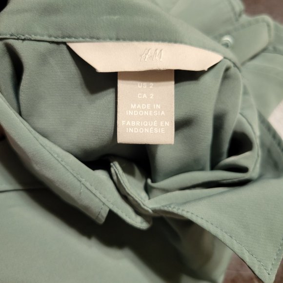 H&M Dress Shirt - Picture 2 of 2